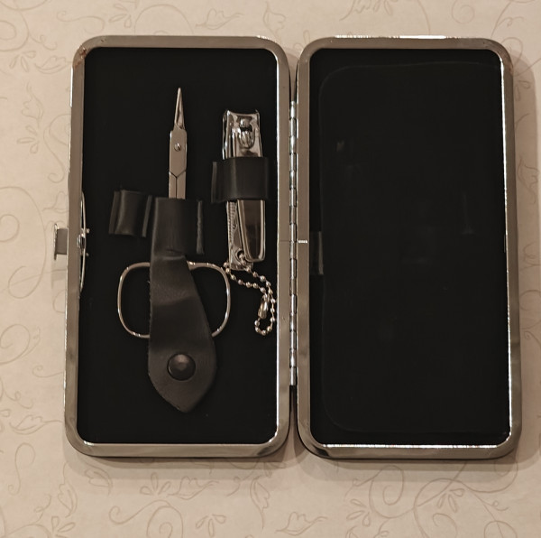 Manicure Set 5 Pieces With Click Case